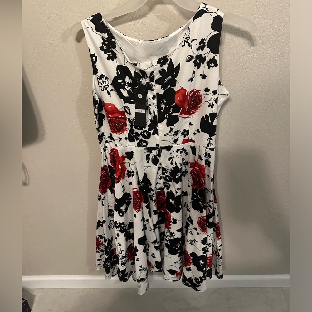 Vintage look, red and black floral dress.  Size L. Flare skirt. Knee length.